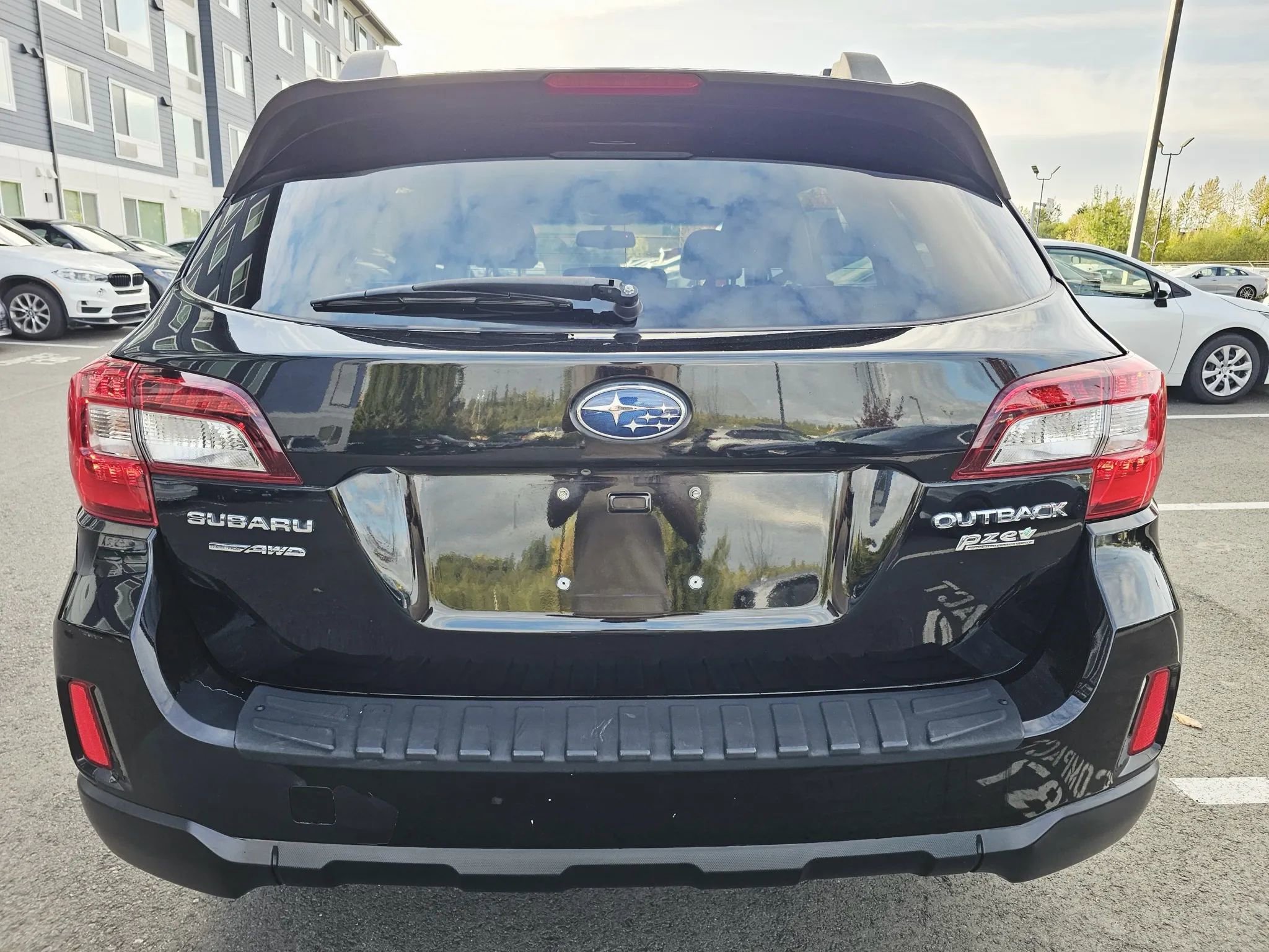 Used 2015 Subaru Outback 2.5i Limited image 4