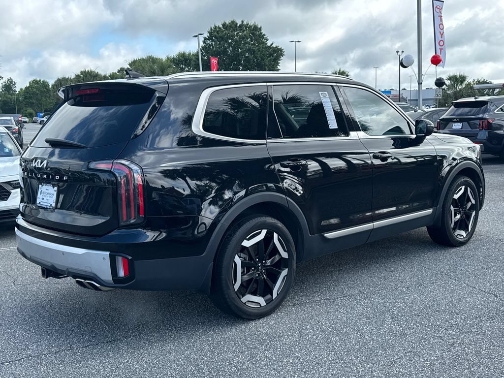 Certified 2024 Kia Telluride EX w/ EX Captain's Chair Package FWD image 3