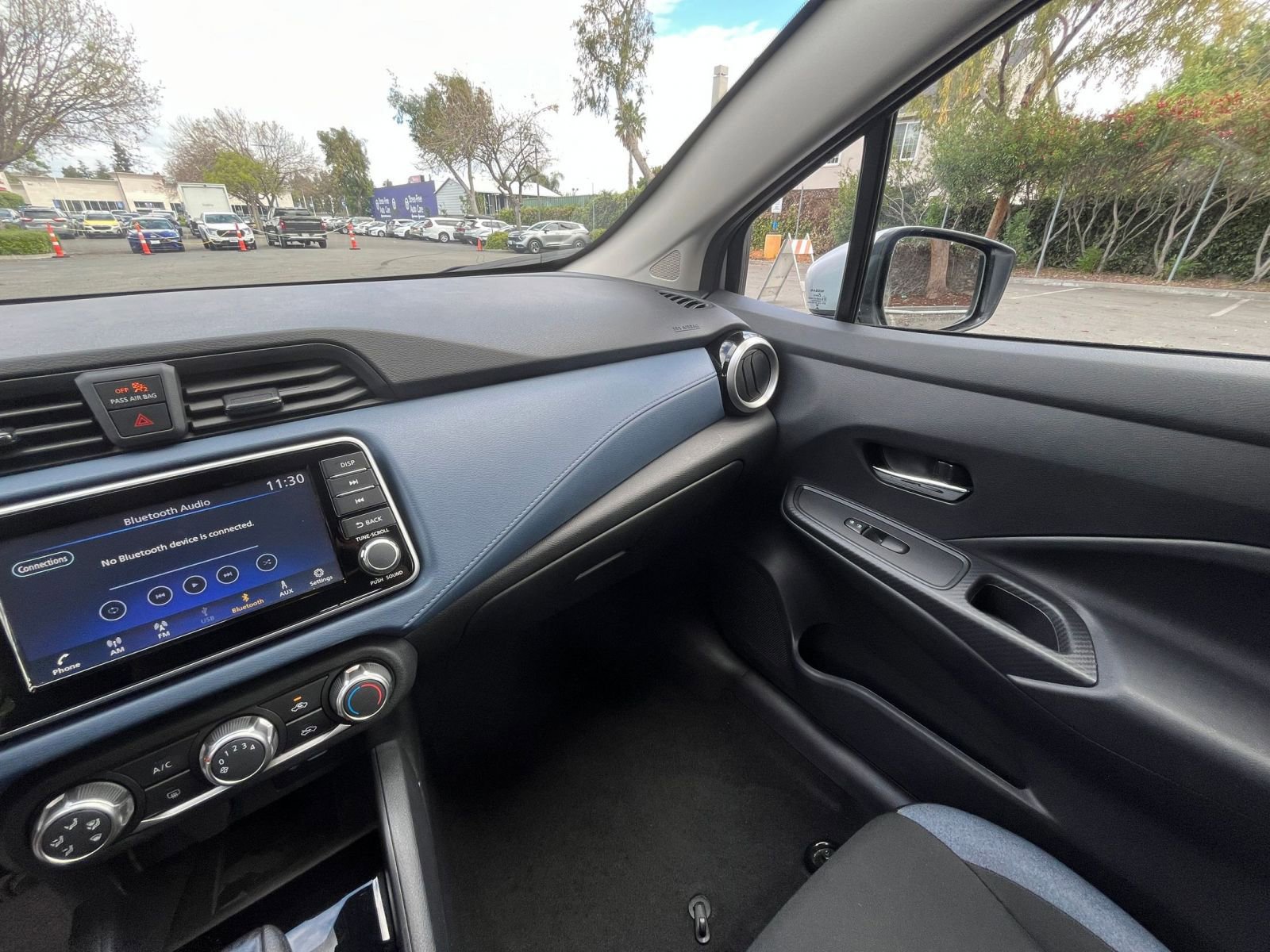 Used 2025 Nissan Versa SV image 33