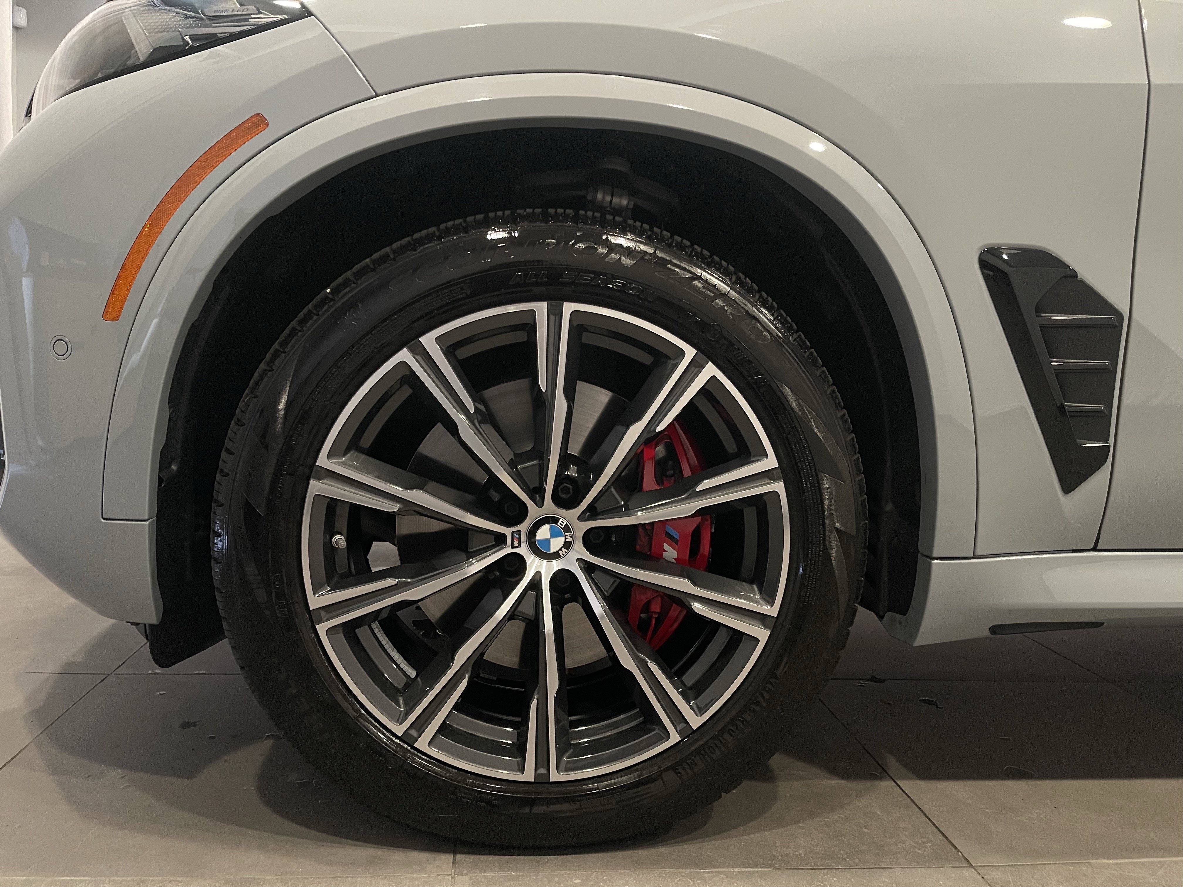 Used 2025 BMW X5 xDrive40i w/ M Sport Package AWD/4WD image 7