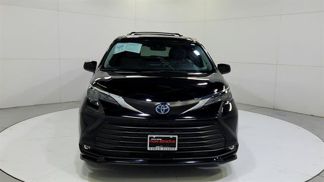 Used 2025 Toyota Sienna XLE w/ XLE Plus Package AWD/4WD image 2
