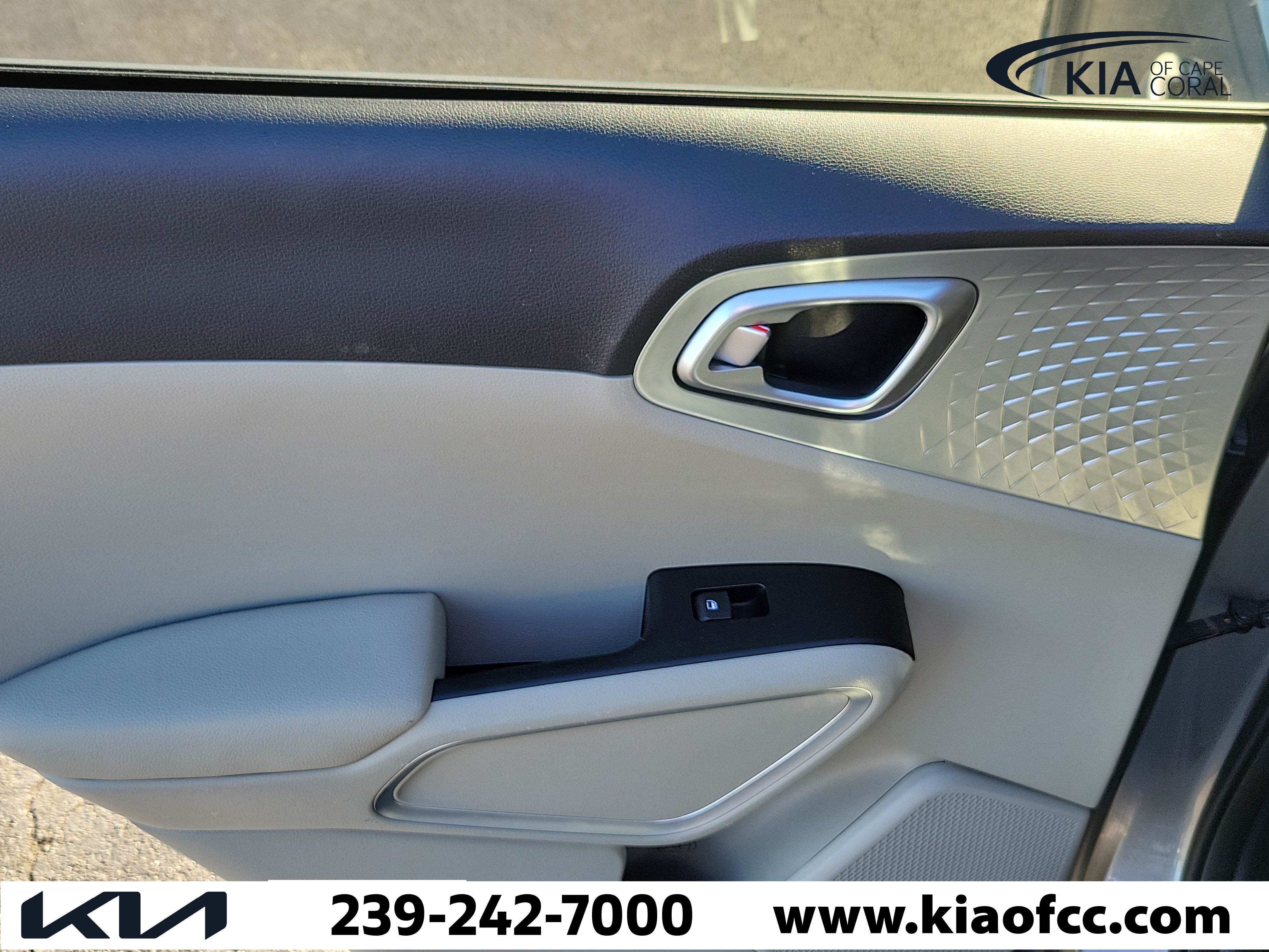 Certified 2024 Kia Soul LX FWD image 14