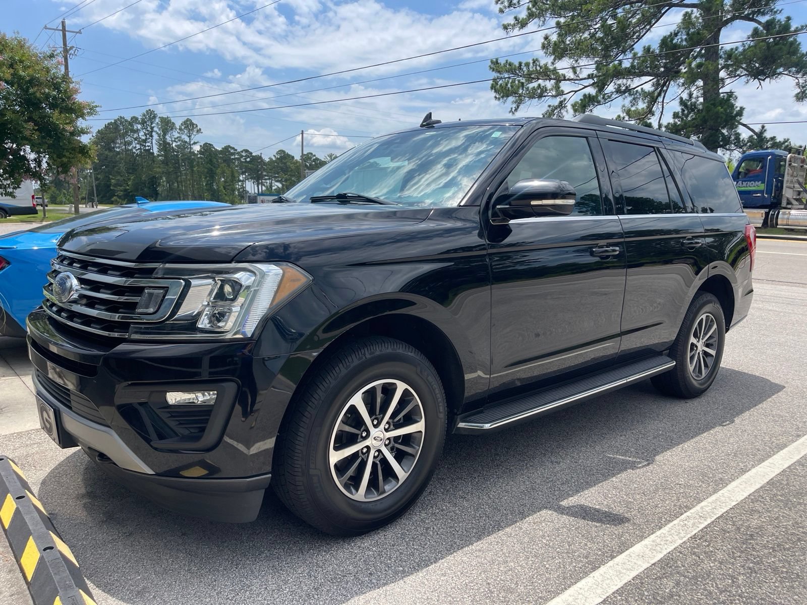 Used 2021 Ford Expedition XLT AWD/4WD image 3