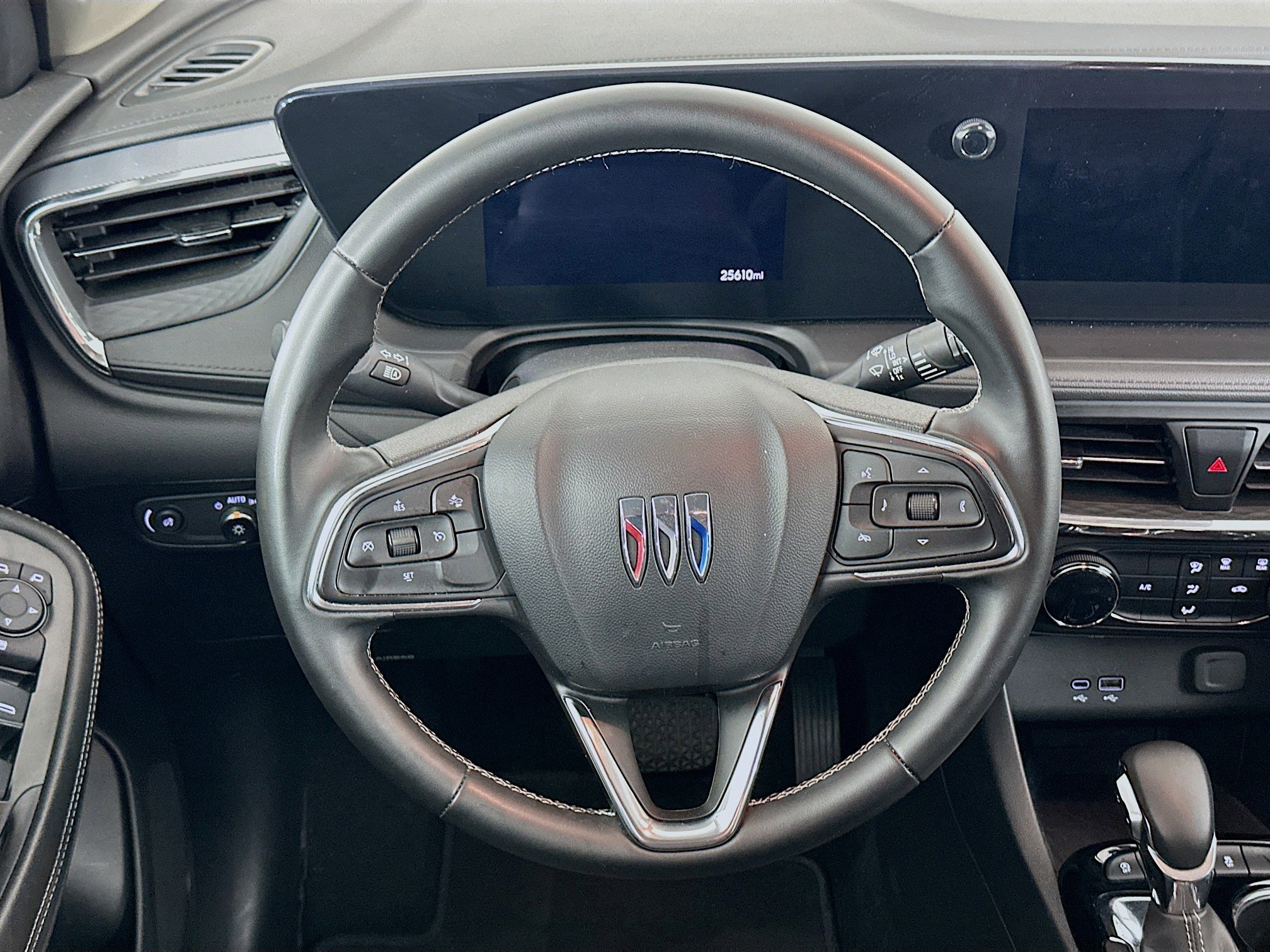 Used 2025 Buick Encore GX Preferred FWD image 18