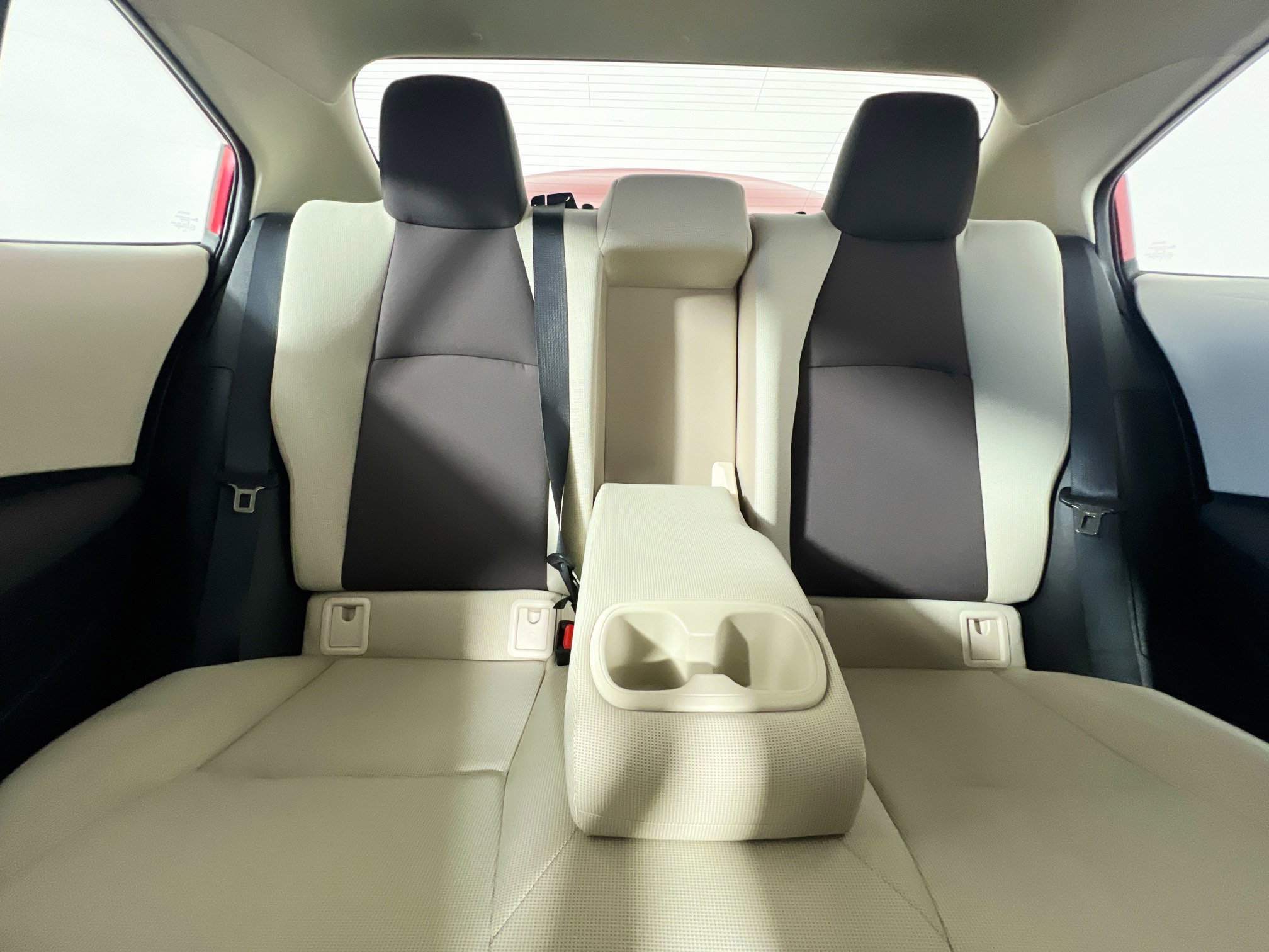 Used 2021 Toyota Corolla LE image 32