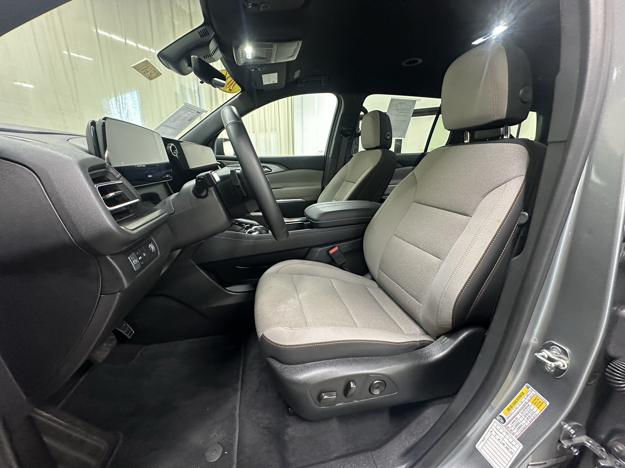 Certified 2026 Chevrolet Traverse LT w/ Driver Confidence Package FWD image 26