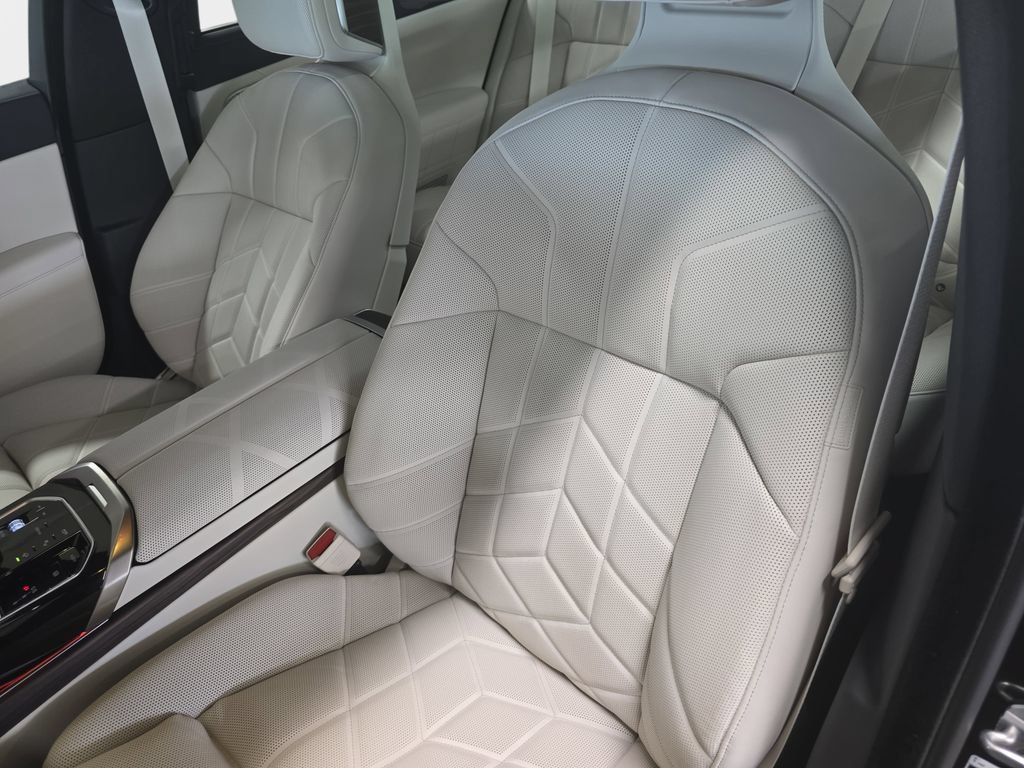 New 2026 BMW 760i xDrive w/ Executive Package AWD/4WD image 9