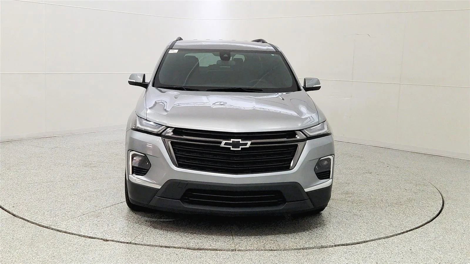 Used 2023 Chevrolet Traverse LT w/ Midnight/Sport Edition image 2