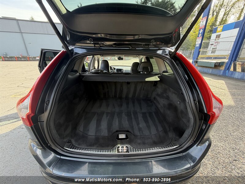 Used 2015 Volvo XC60 T5 Premier w/ Proximity Package FWD image 16