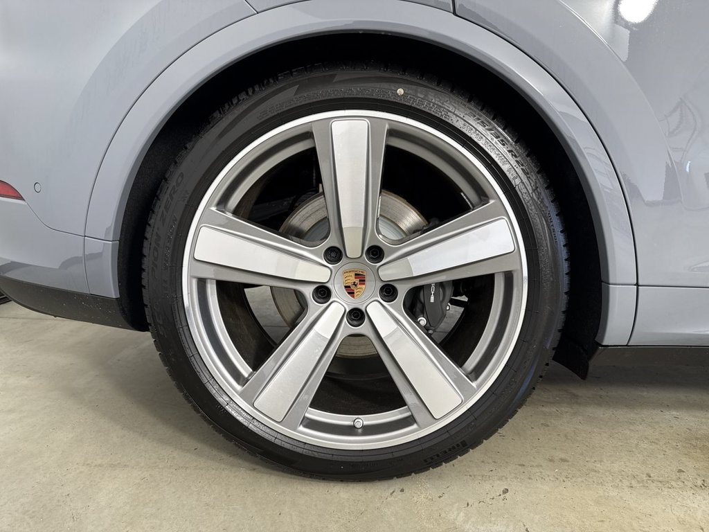 New 2026 Porsche Cayenne Coupe AWD/4WD image 16