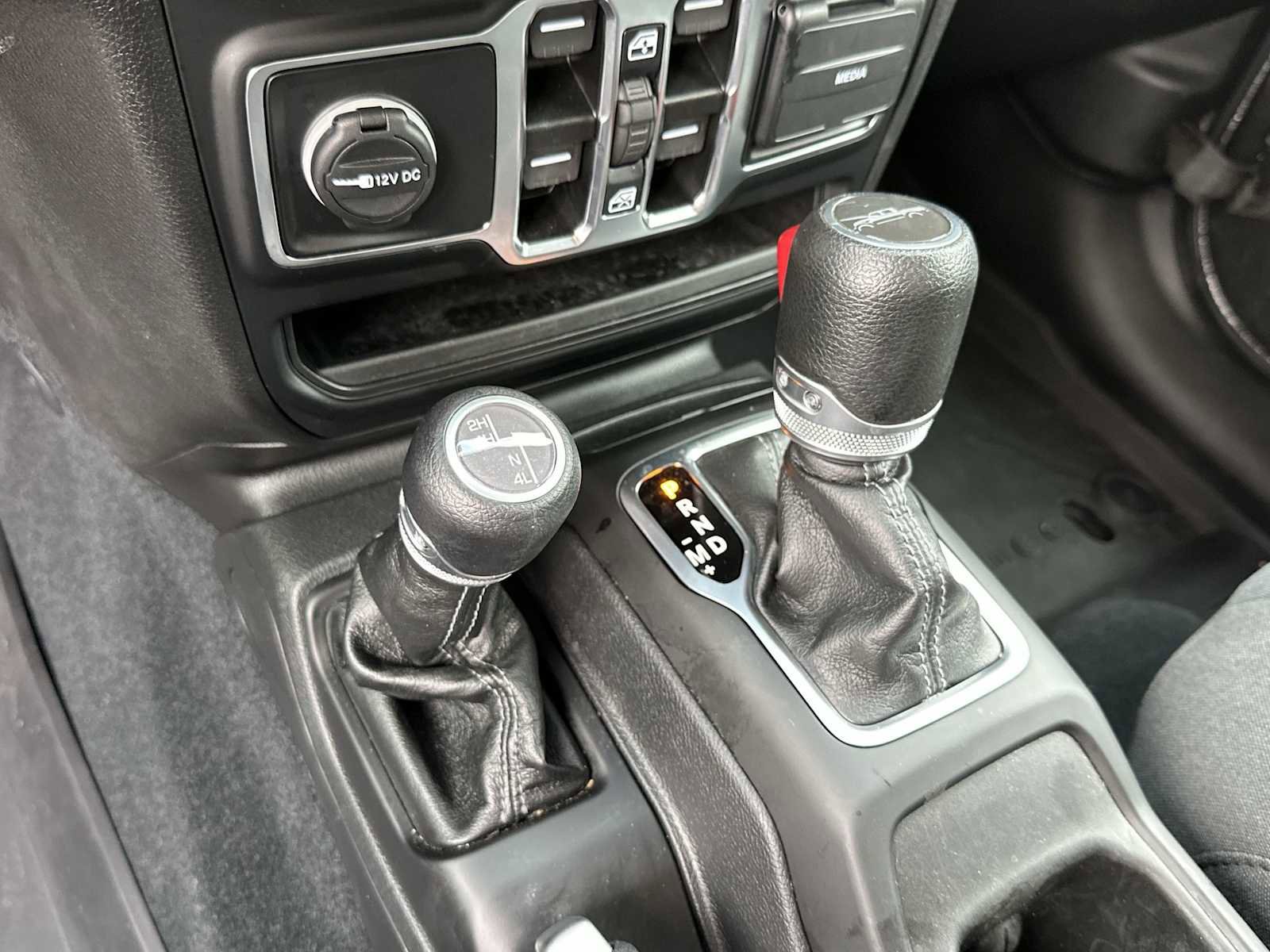 Used 2024 Jeep Gladiator Sport image 23