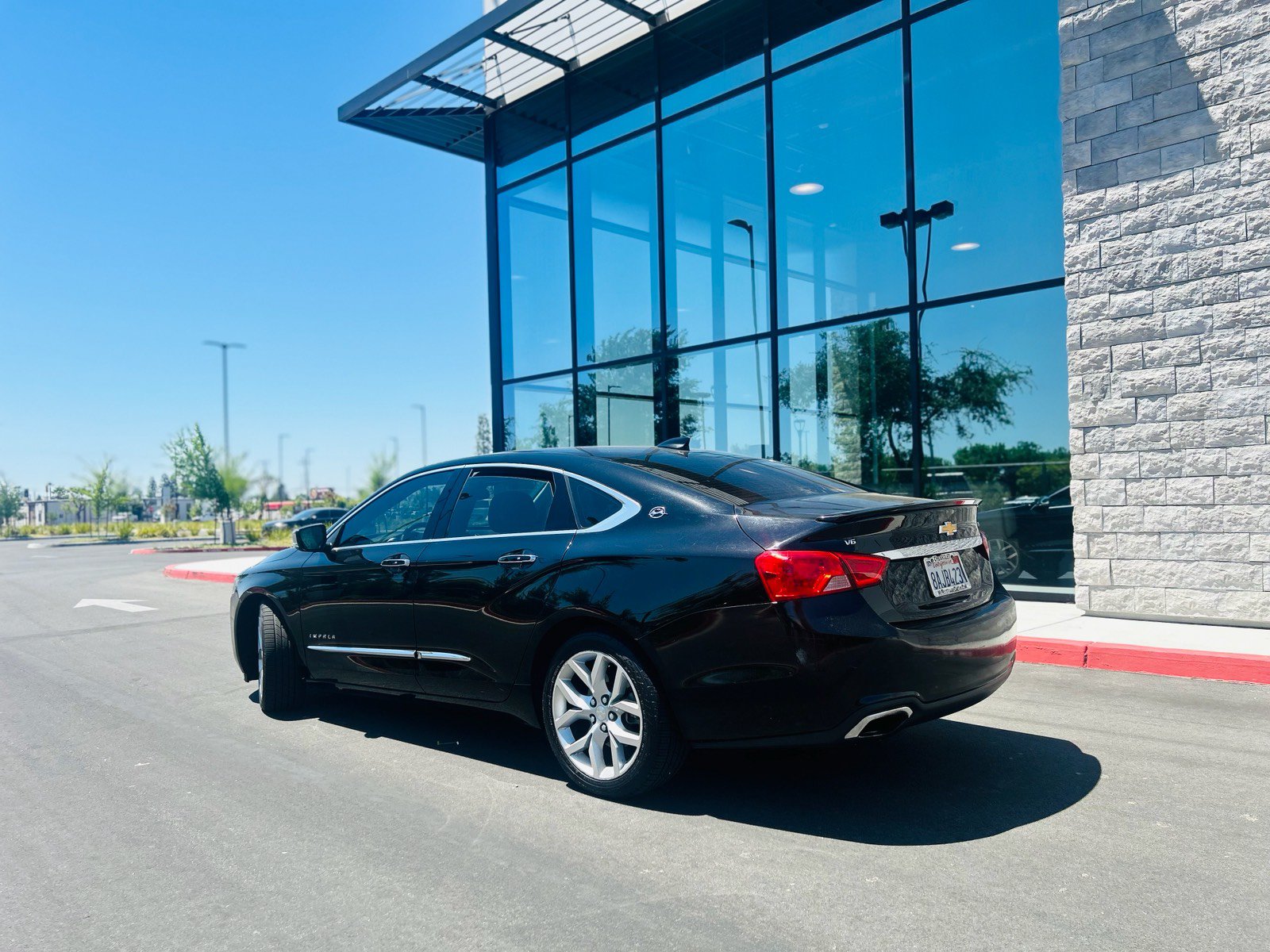 Used 2017 Chevrolet Impala Premier w/ Enhanced Convenience Package FWD image 3