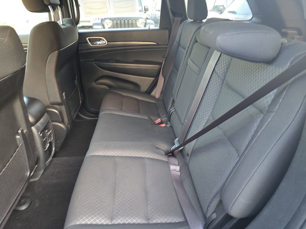 Used 2019 Jeep Grand Cherokee Laredo image 14