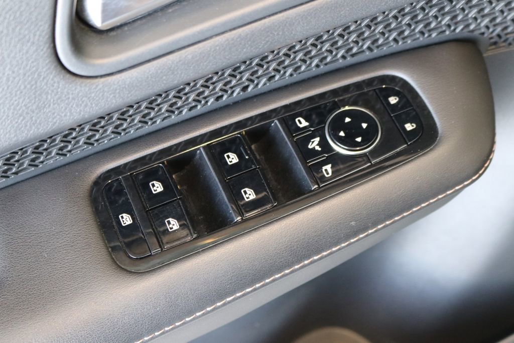 Used 2023 Nissan Ariya AWD image 14