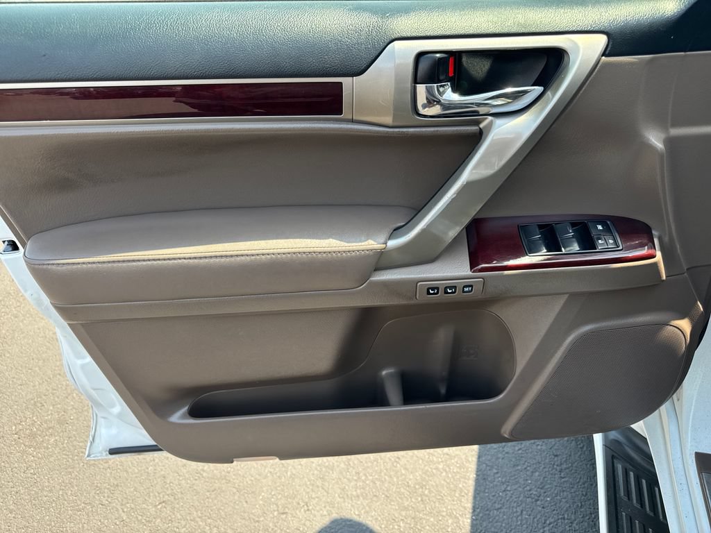 Used 2019 Lexus GX 460 AWD/4WD image 13