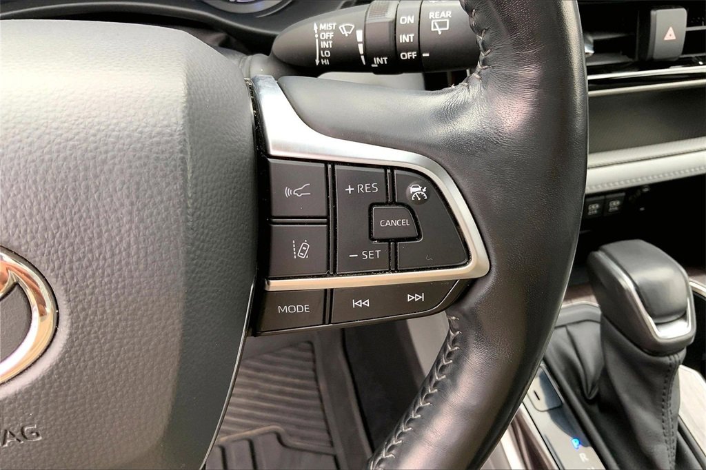 Used 2021 Toyota Highlander Limited image 19