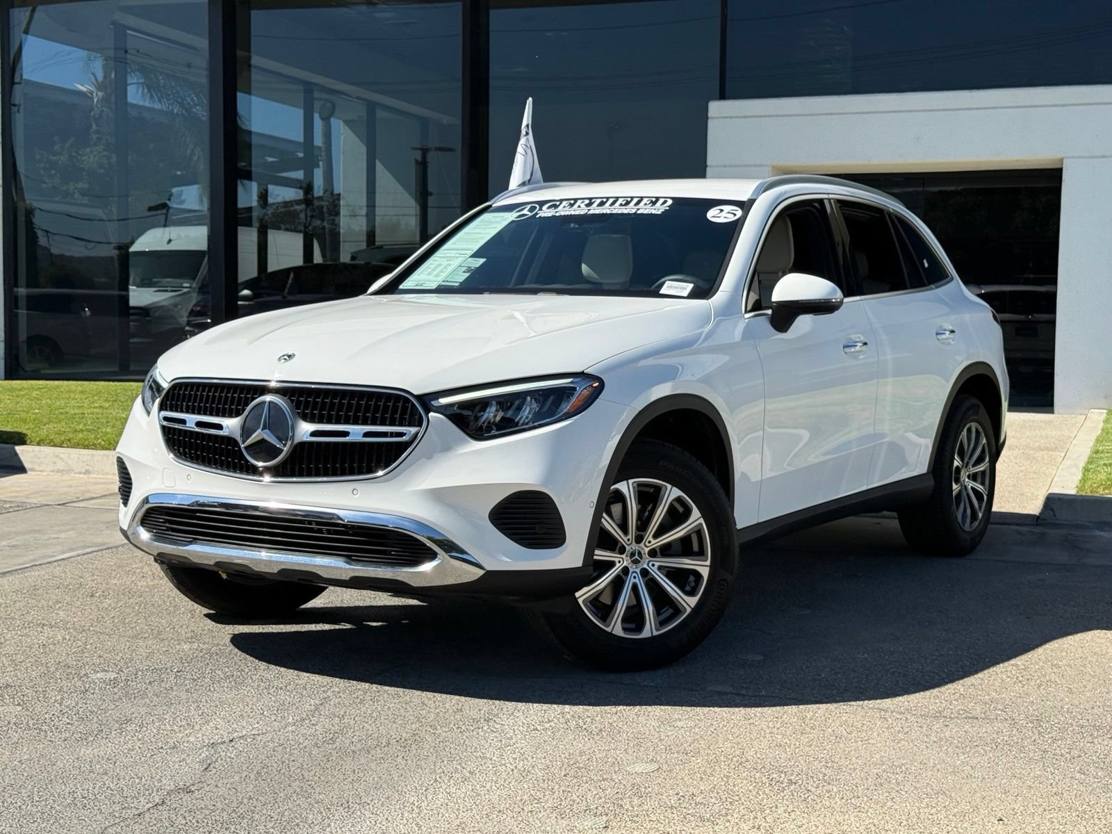 Used 2025 Mercedes-Benz GLC 300 image 2
