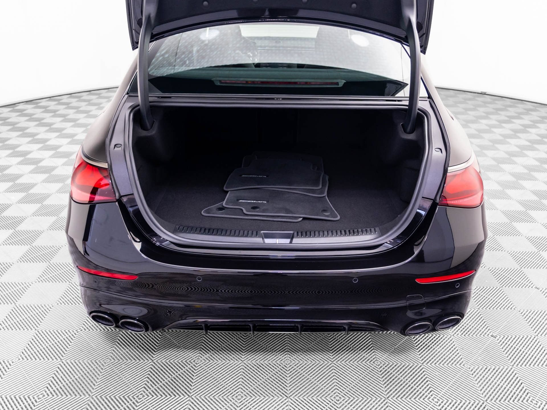 Used 2026 Mercedes-Benz E 53 AMG e 4MATIC Sedan image 32