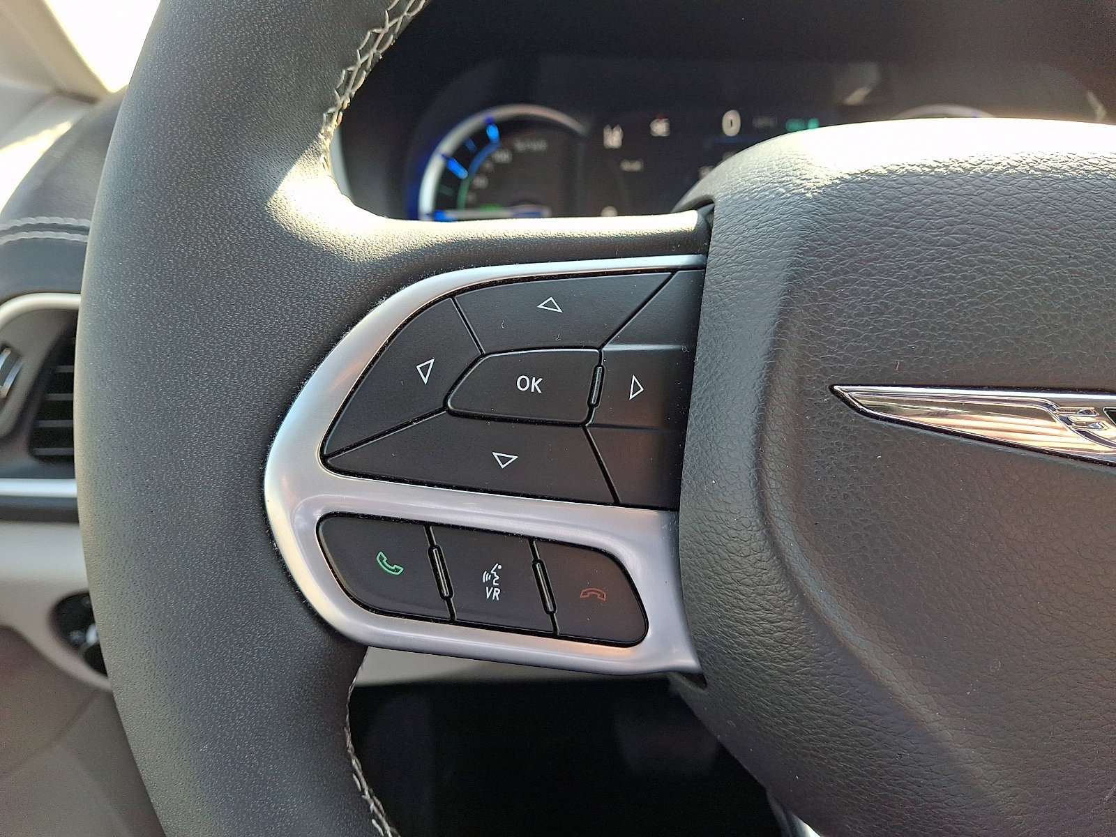 Used 2023 Chrysler Pacifica Touring-L image 22