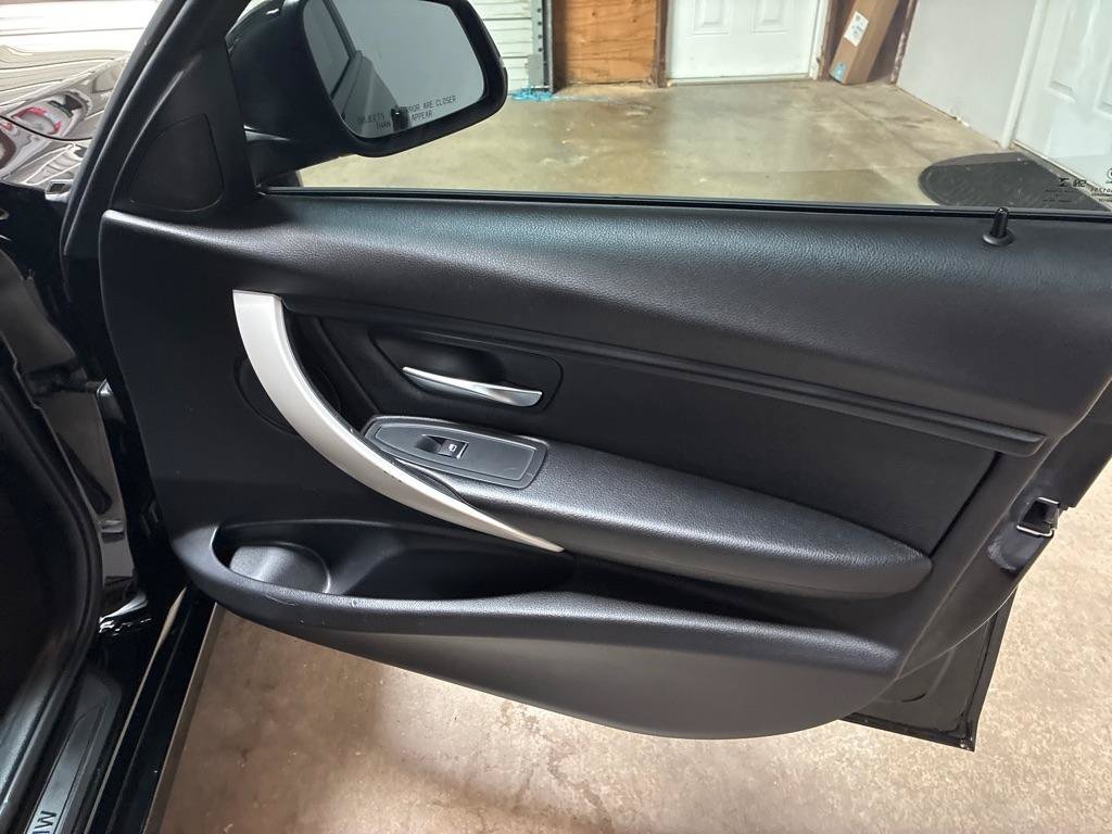 Used 2018 BMW 320i Sedan RWD image 27