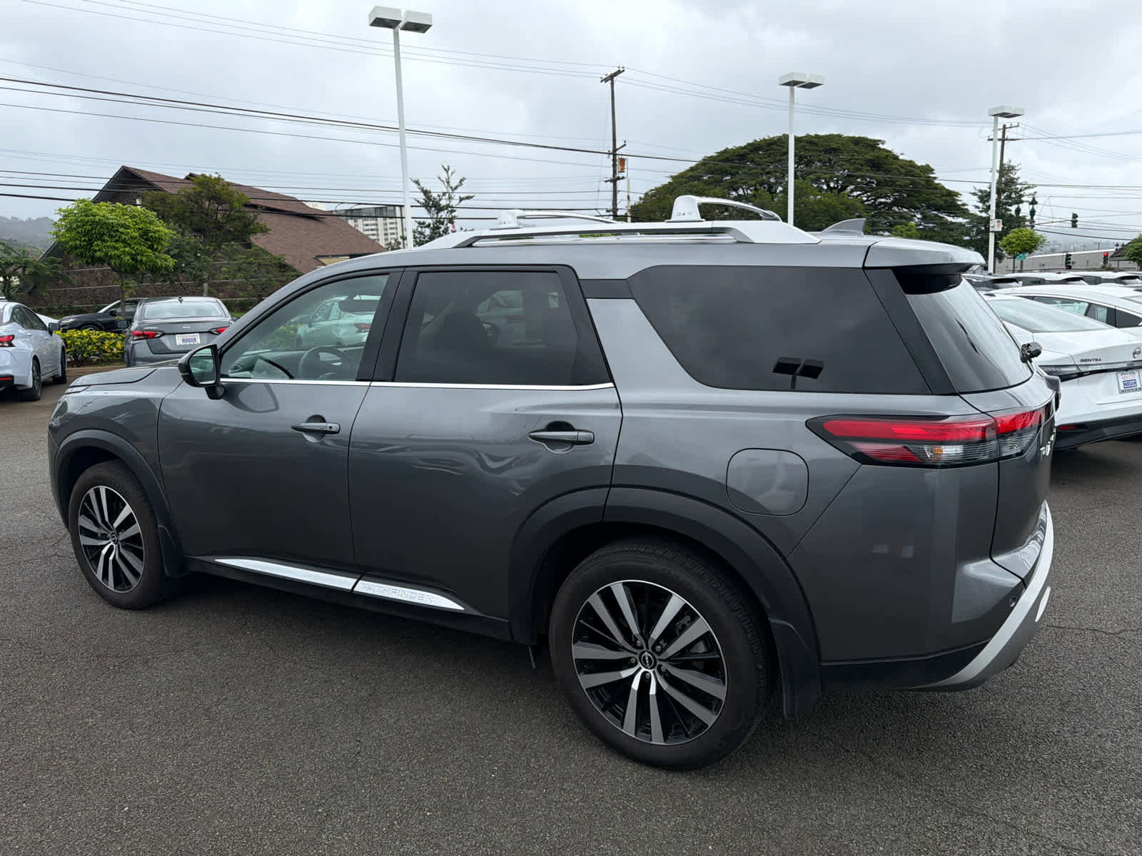 Used 2025 Nissan Pathfinder Platinum w/ Cargo Package image 4