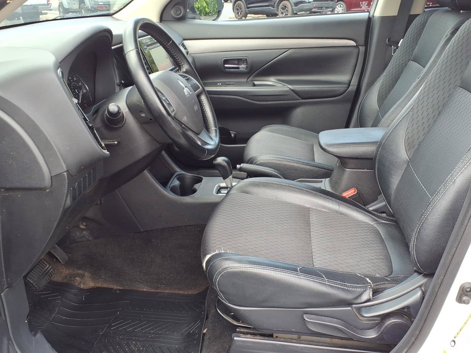 Used 2015 Mitsubishi Outlander SE AWD/4WD image 8