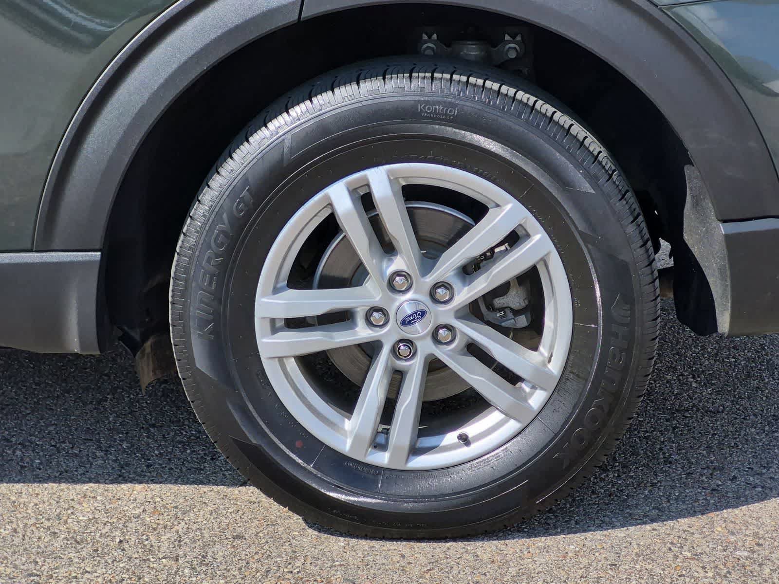 Used 2023 Ford Explorer XLT AWD/4WD image 14