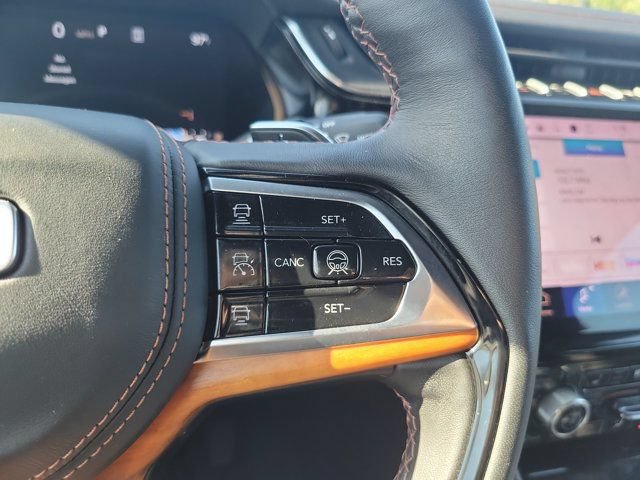 Used 2025 Jeep Grand Cherokee L Summit AWD/4WD image 28