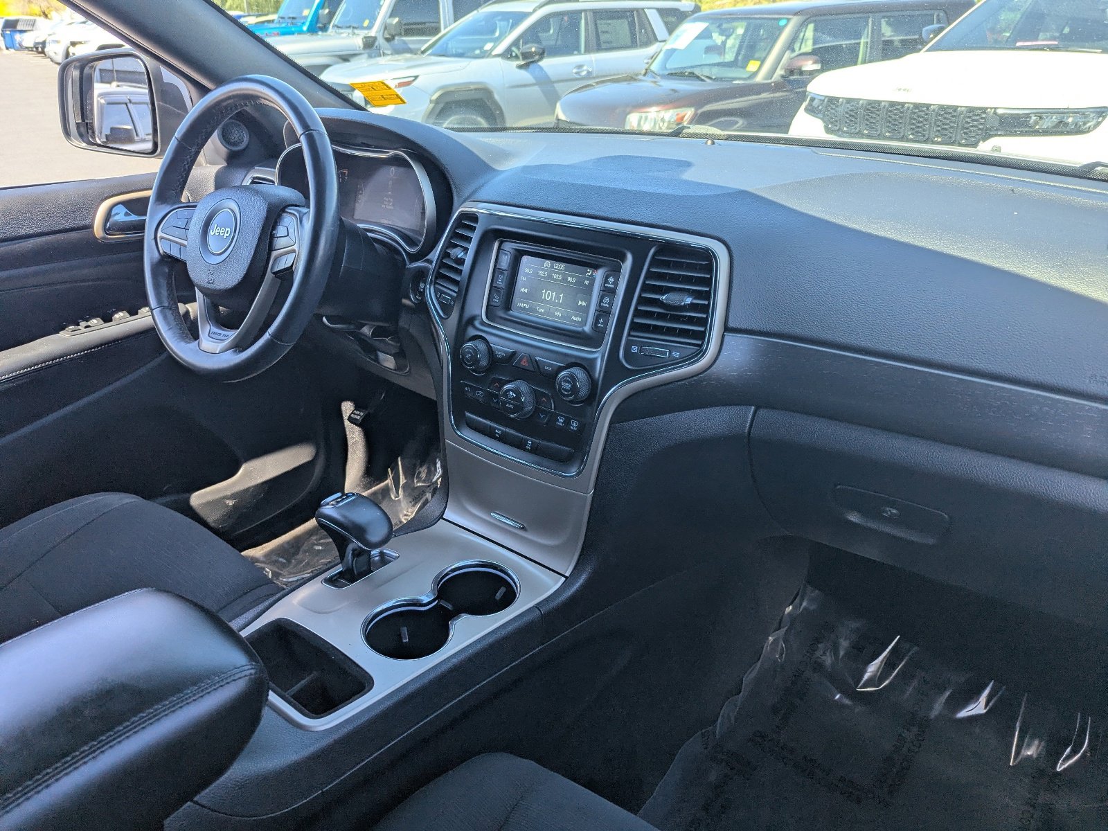 Used 2015 Jeep Grand Cherokee Laredo image 12