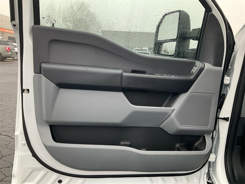 New 2026 Ford F350 XL w/ XL Chrome Package image 17