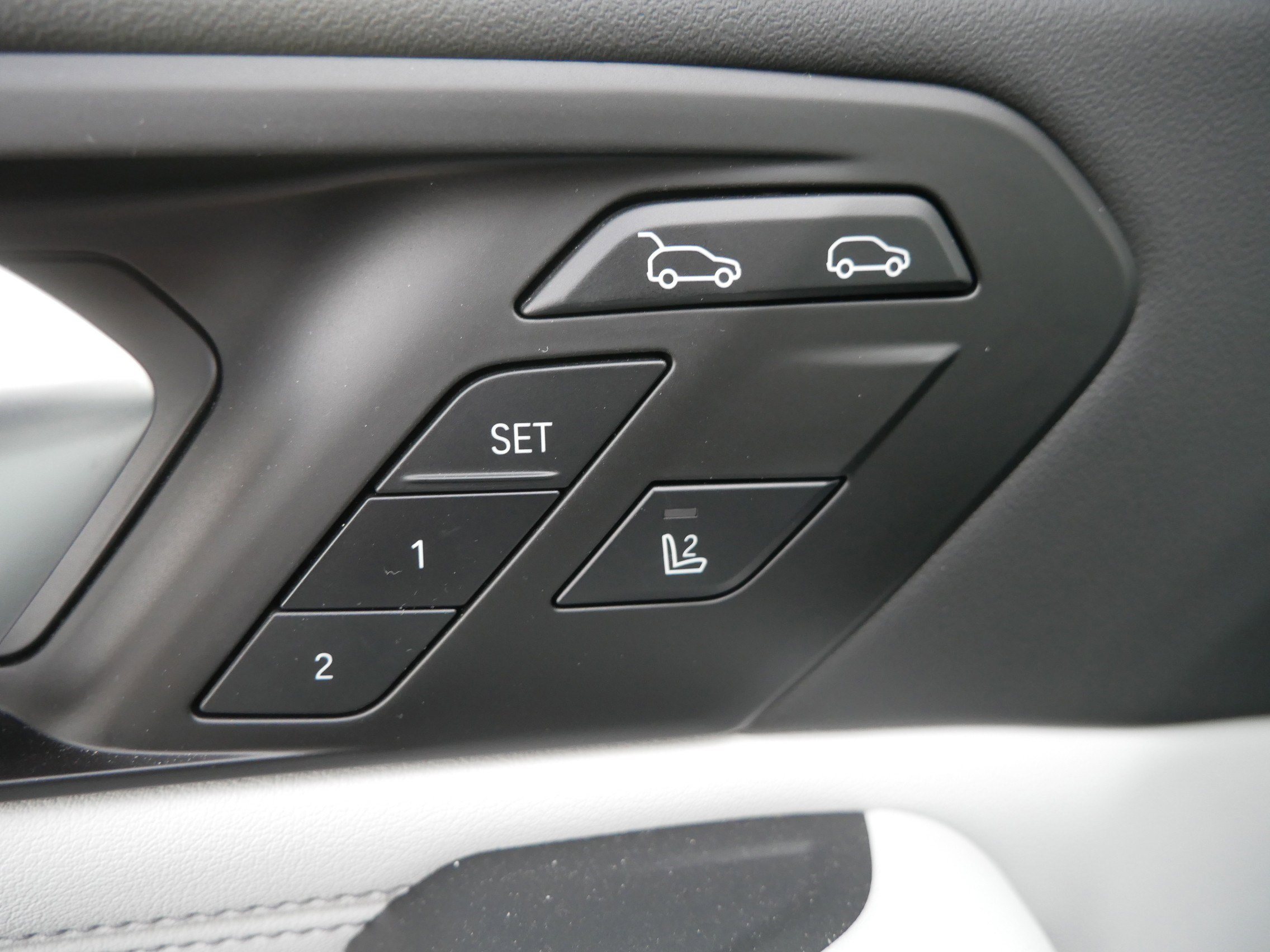 Certified 2025 BMW X6 M60i w/ Parking Assistance Package image 22