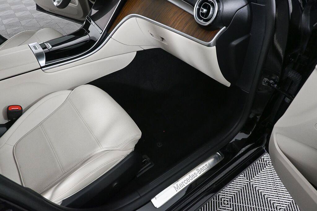 Used 2023 Mercedes-Benz C 300 Sedan image 21