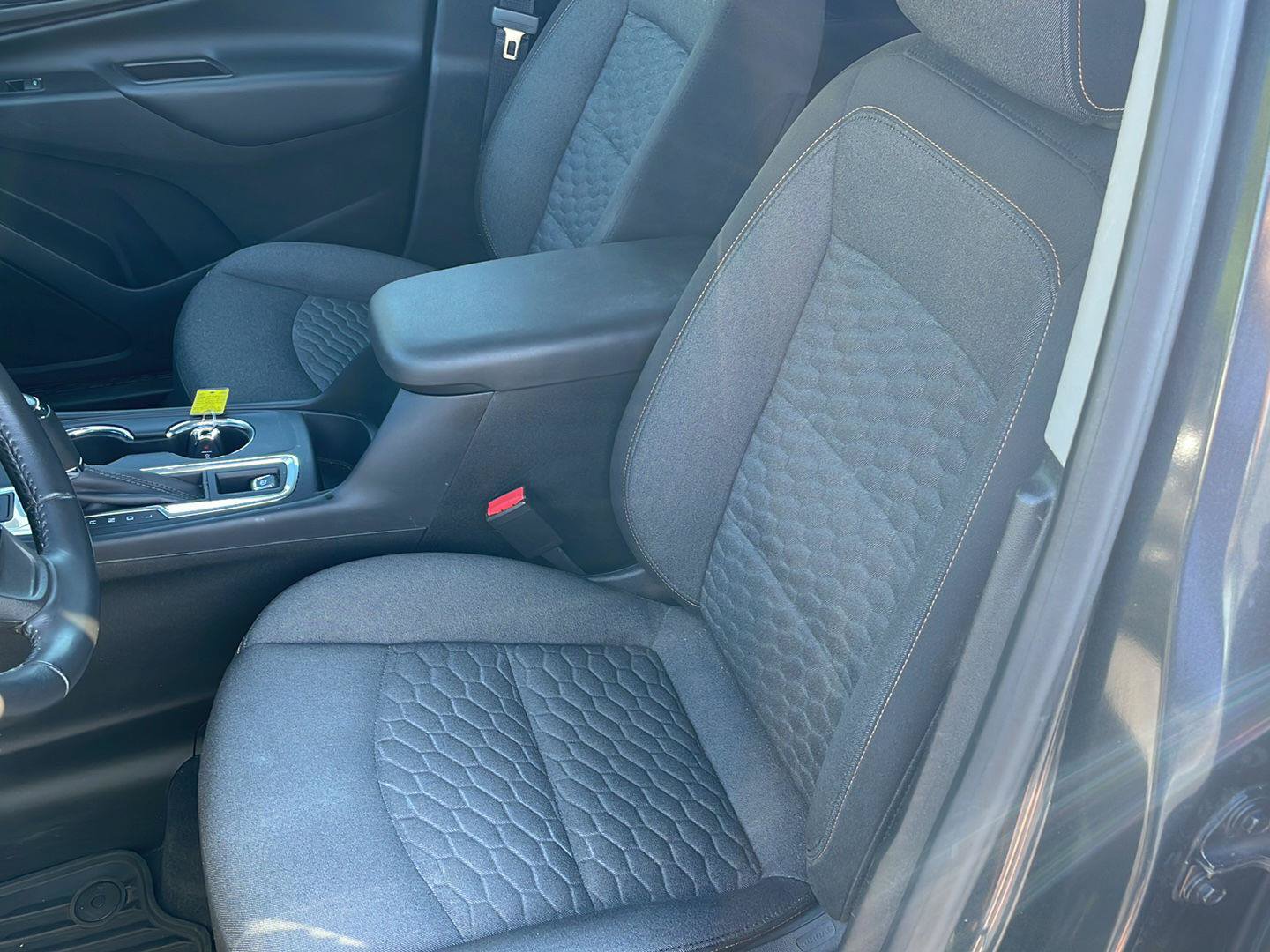 Used 2019 Chevrolet Equinox LT w/ Driver Convenience Package AWD/4WD image 17