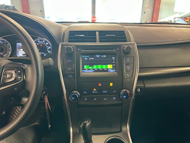 Used 2016 Toyota Camry LE FWD image 23