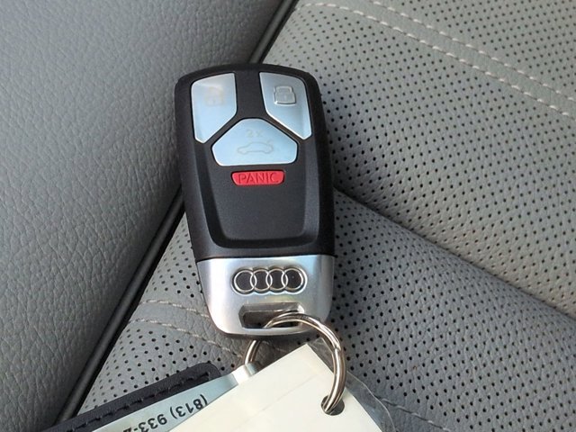 Used 2020 Audi Q5 Prestige AWD/4WD image 30