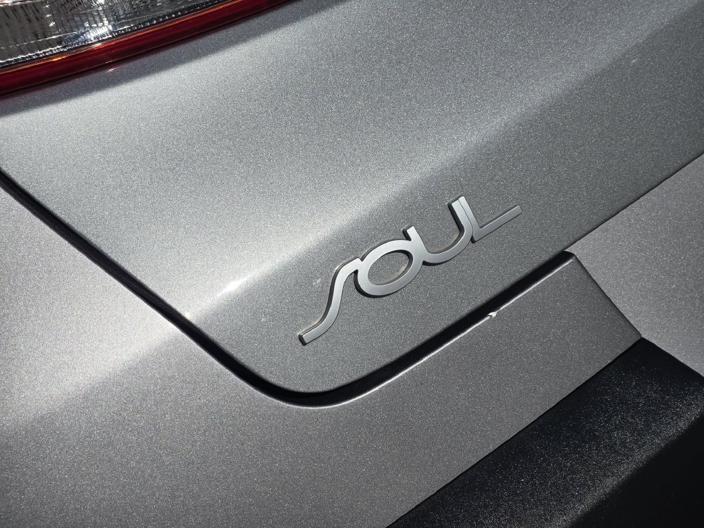 Certified 2022 Kia Soul LX w/ Technology Package FWD image 13