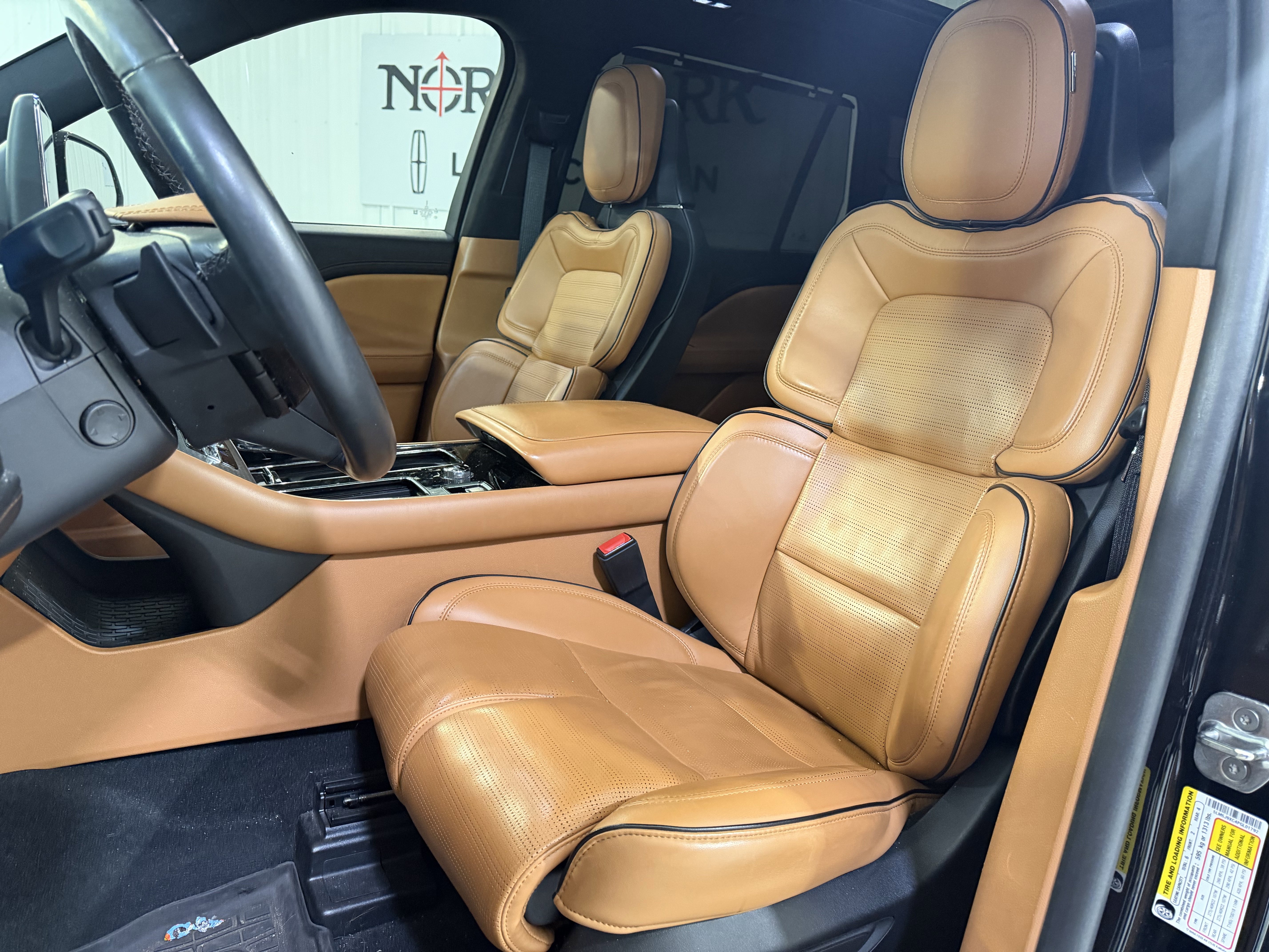 Used 2023 Lincoln Aviator Black Label w/ Dynamic Handling Package AWD/4WD image 10