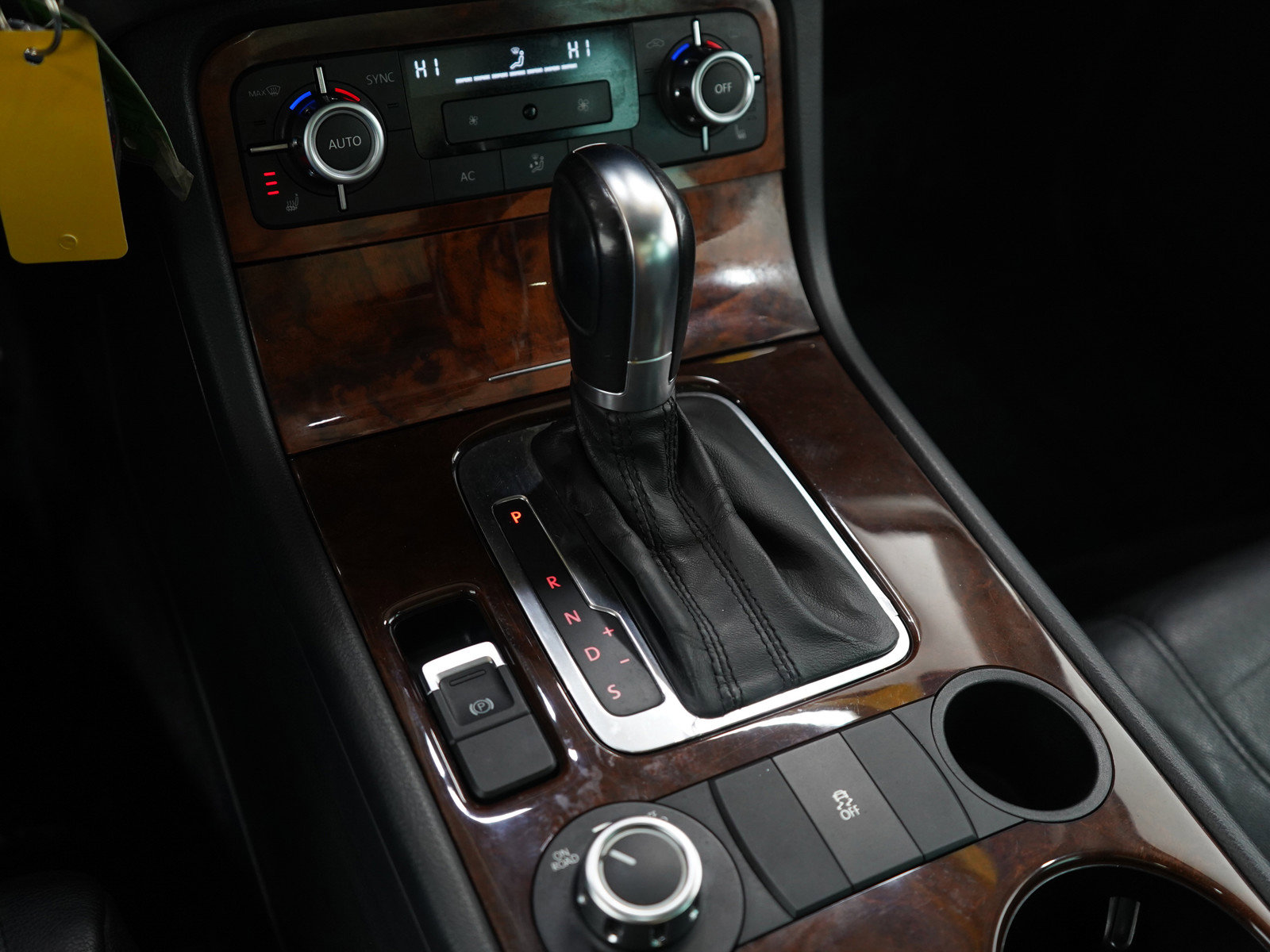 Used 2012 Volkswagen Touareg Executive image 24