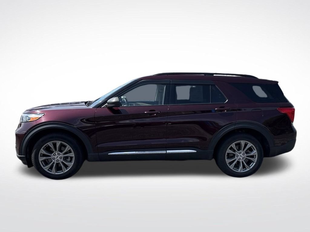 Used 2022 Ford Explorer XLT w/ Equipment Group 202A AWD/4WD image 3