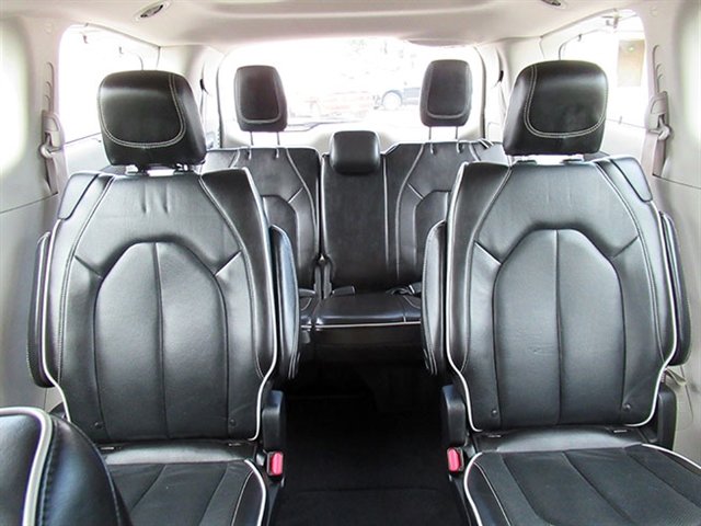 Used 2022 Chrysler Pacifica Limited image 16
