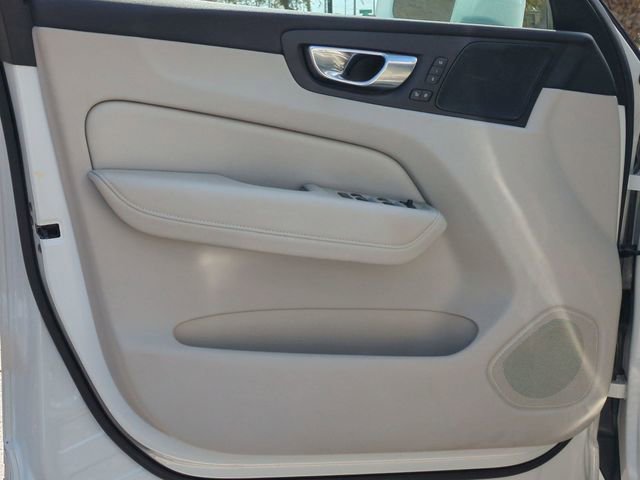 Used 2022 Volvo XC60 T8 Inscription w/ Advanced Package image 9