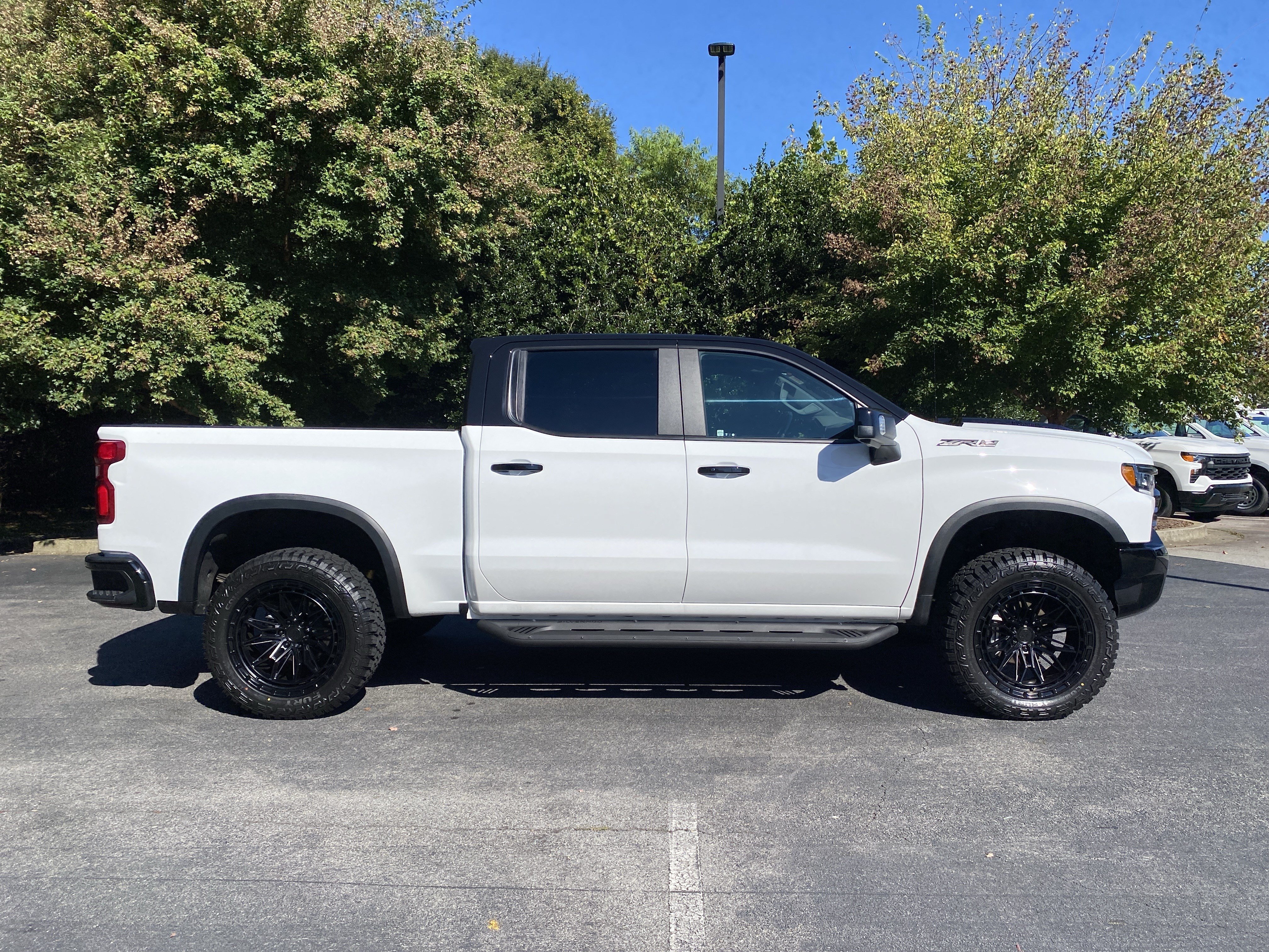 Used 2024 Chevrolet Silverado 1500 ZR2 w/ Technology Package AWD/4WD image 10
