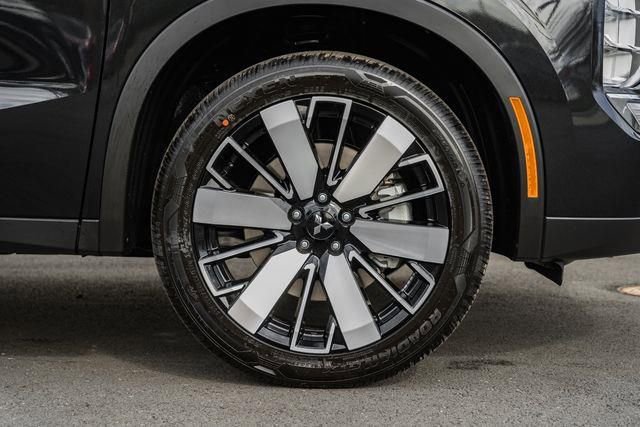 New 2025 Mitsubishi Outlander SE image 17