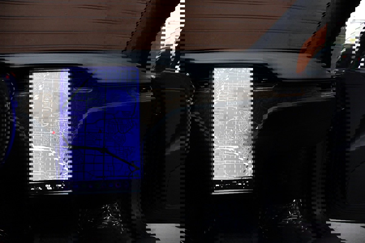 Used 2020 Tesla Model X image 33