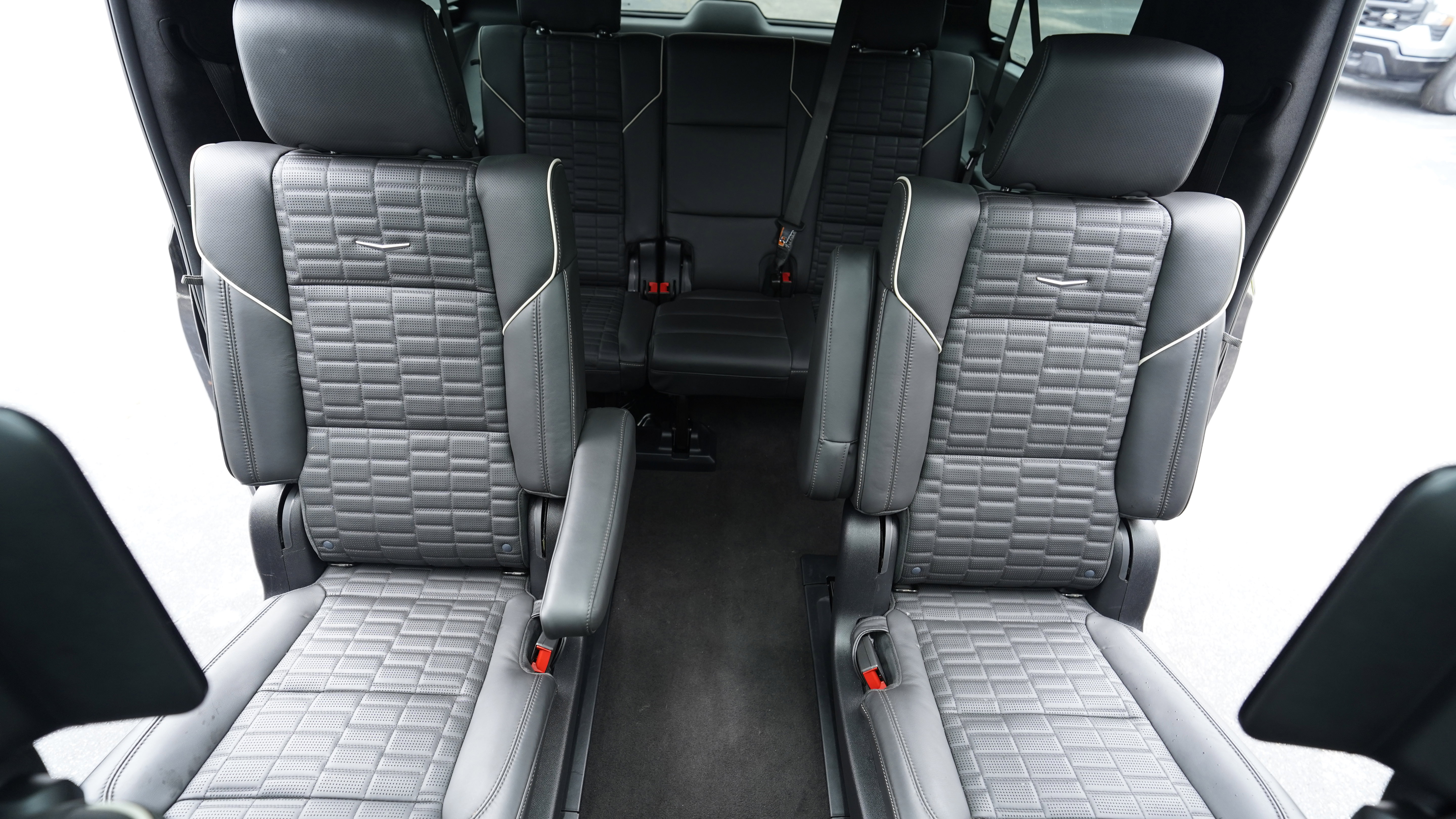 Used 2025 Cadillac Escalade ESV V AWD/4WD image 19