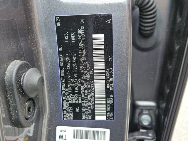 Used 2023 Toyota Highlander XLE FWD image 8