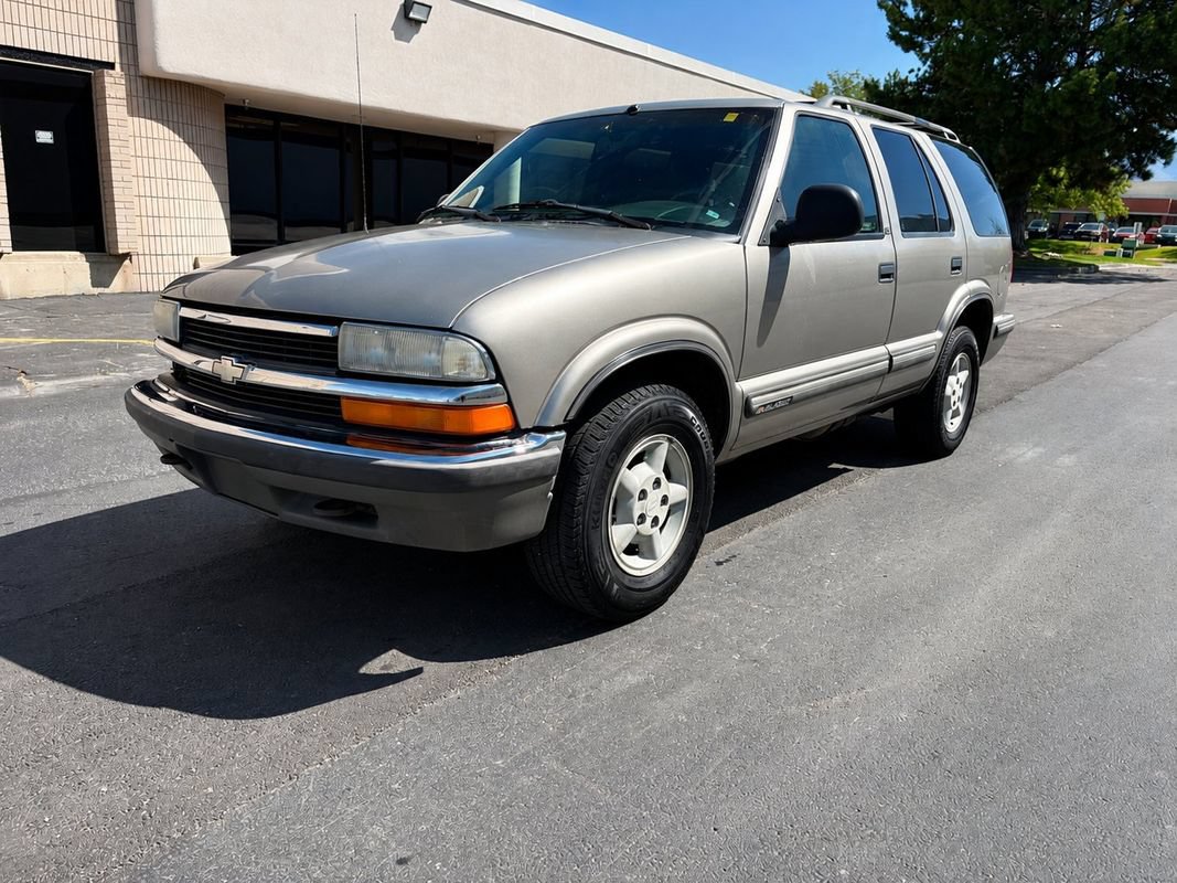 Used 1998 Chevrolet Blazer LS w/ Preferred Equipment Group AWD/4WD image 2