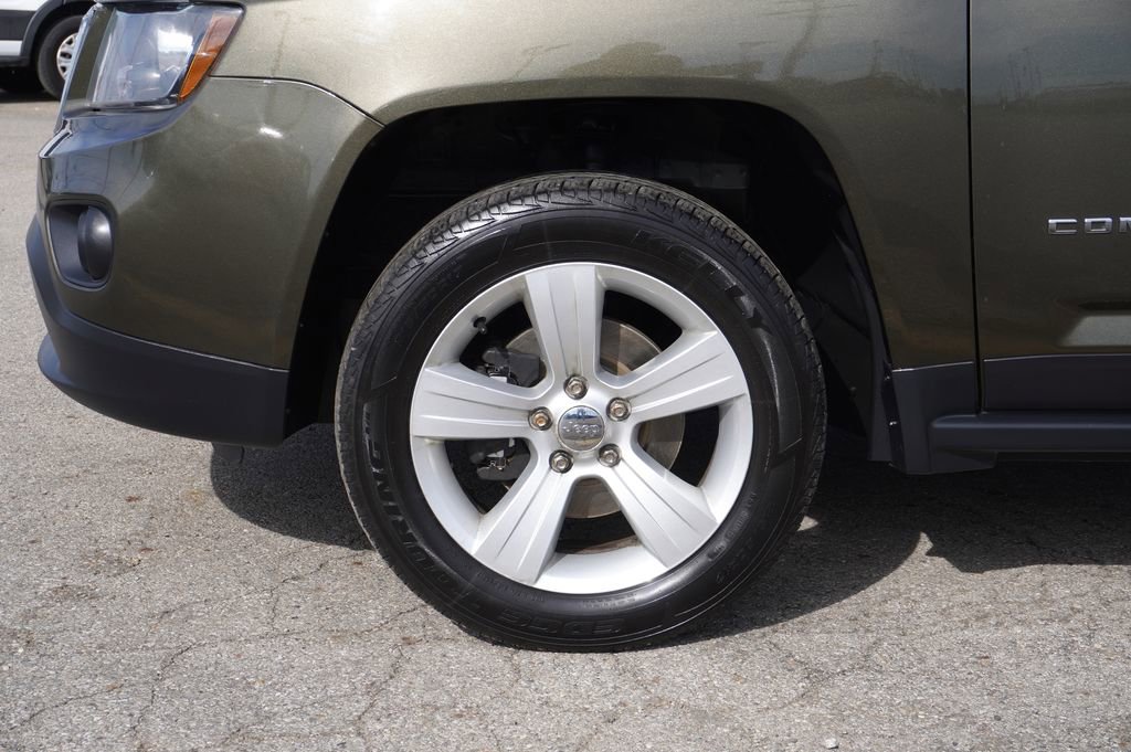 Used 2016 Jeep Compass Latitude image 10