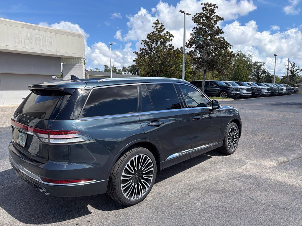 Used 2023 Lincoln Aviator Black Label w/ Dynamic Handling Package AWD/4WD image 2
