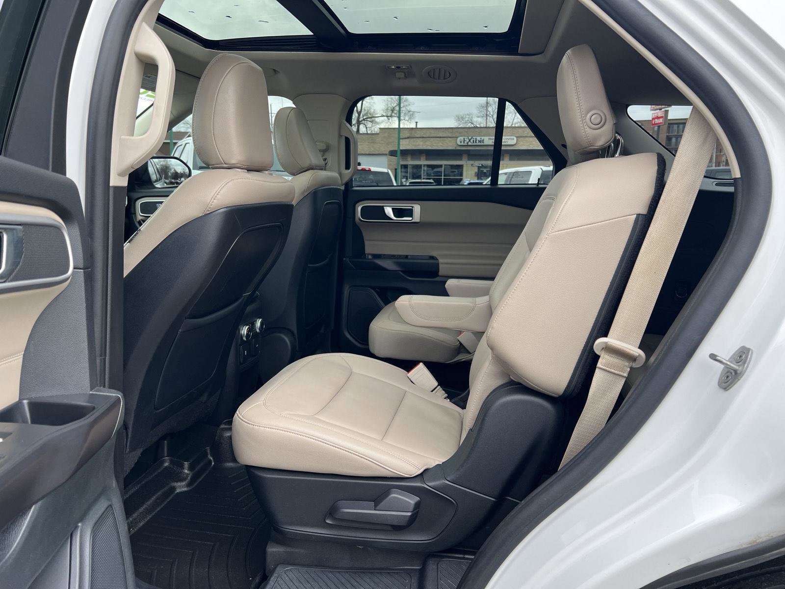 Used 2020 Ford Explorer XLT w/ Equipment Group 202A AWD/4WD image 43
